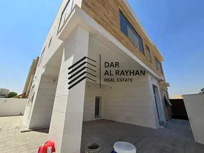 فيلا جديدة تماماً مكونة من 5 غرف نوم | جاهزة للسكن | أول ساكن | أرضي + طابقين | متاحة للإيجار | منطقة حوشي، الشارقة