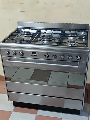 Smeg Brand top gas oven electric cooker 90cm