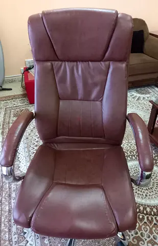 Used Chair with wheels for sale width 55 cm brown in very good condition  for 80 dirhams
