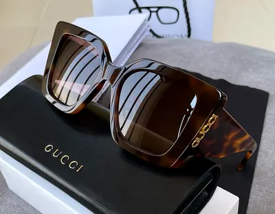 GUCCI sunglasses brand new + case + chain