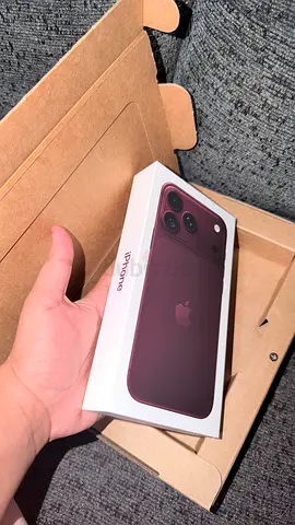 iPhone 18 pro max Burgundy