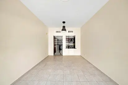 4 CHEQUES - STUDIO - NEXT TO METRO