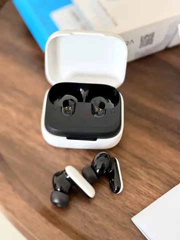 Soundcore P30i Wireless Bluetooth Earbuds with Charging Case - Good Condition