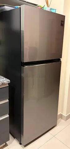 Hitachi 2-Door Top Freezer Fridge - 6 months use, serious buyers only
