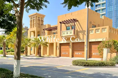 6 BR Corner | Vacant October | Huge Plot