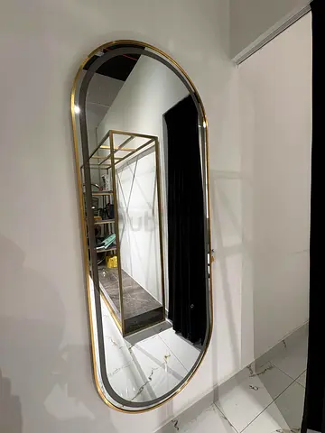 It's a lightning big mirror