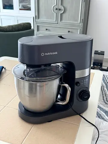 Nutricook Stand Mixer with Stainless Steel Bowl - excellent Condition
