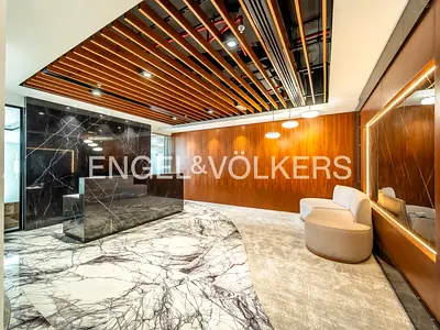 High Floor | Fitted Office | 8 Parking Spaces