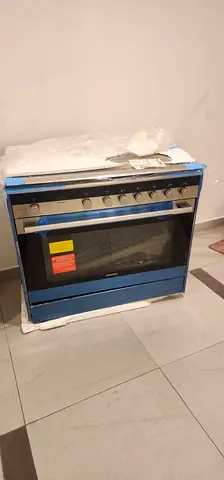 Siemens Freestanding Cooking range 90/60cm Brand new
