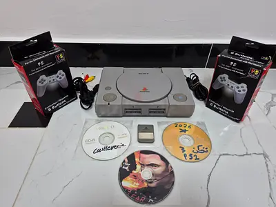 Sony Playstation 1 with all cables , 2 controllers and 3 Games