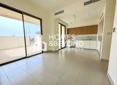 Spacious 3BR Townhouse | Family Community