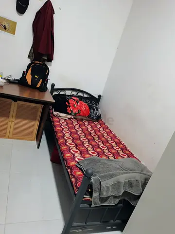Bed space available for Executive bachelors in UAQ (Al MAQTA street)