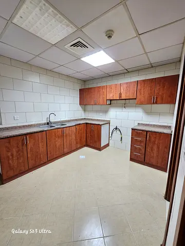 Parking free 2bhk with attach 4washroom just in 57k Near Oppsit Sahara Ceter shj call Azam