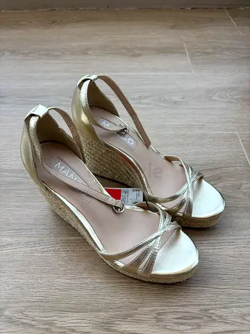 Wedge-heeled leather sandals, size 36