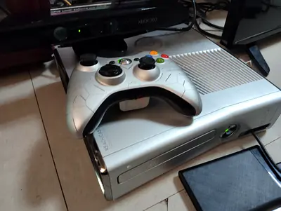 Xbox 360 Hallo edition with 120 games loaded