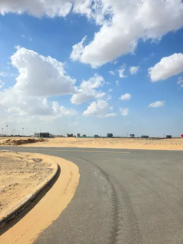 للبيع ارض سكنية زاوية في منطقة مزيرعةb