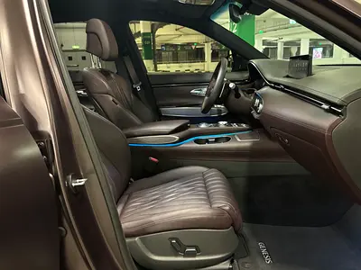 2023 Genesis GV70 thumbnail 11