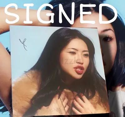 Beabadoobee This Is How Tomorrow Moves signed cover blue vinyl