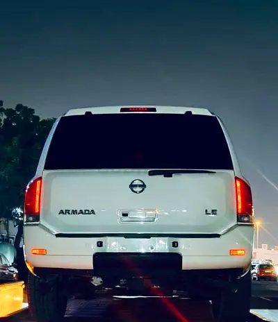 Reliable Nissan Armada 2011 LE | GCC-Well Maintained-8 seats driving great 100% EVERYTHING