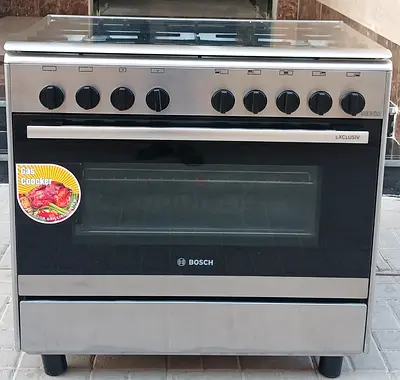 Bosch brand Gas cooker 5 burners and oven  perfectly working  condition.  size 90x60cm.