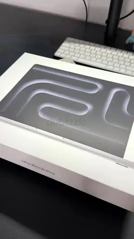 Apple MacBook Pro 16” M5 Pro 1TB Box Packed