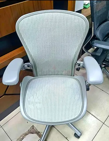 Herman Miller Used ergonomic office chair with adjustable arms and mesh back