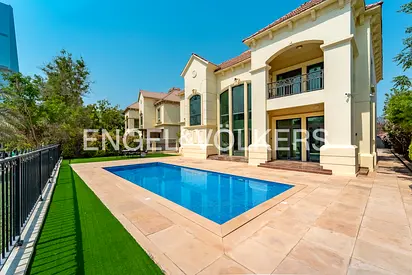 Lake View | Rare to Market | Garden Hall