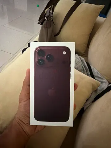 iPhone 18 pro max burgundy