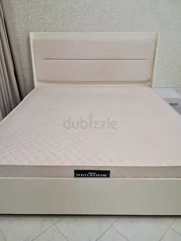 Queen size bed with mattress ( very good condition )