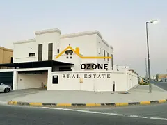 Like a brand new 4/bedroom villa corner unit