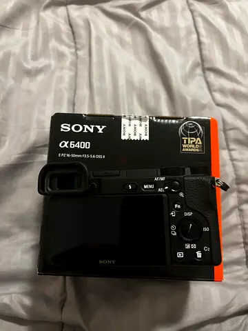 Sony a6400 Mirrorless Camera and lens 16-50 mm, lens was never used, camera almost new 1 month used
