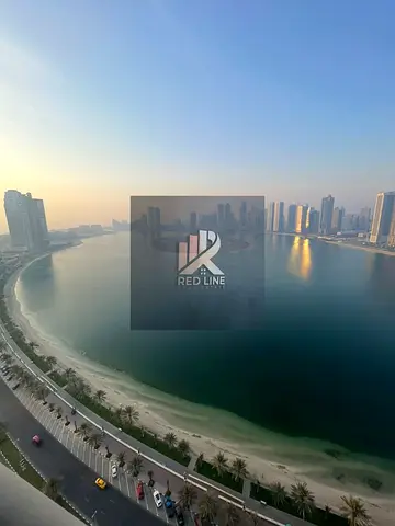 شقة فاخرة 3 غرف وصالة | إطلالة بحرية مباشرة على كورنيش الخان | تكييف على المالك | مرافق متكاملة 🏡🌊✨