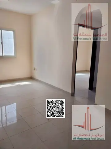 بناية للبيع في النعيمية 1 عجمان من المالك مباشرة، سكني وتجاري، 3600 قدم، زاوية شارعين، 5 محلات و7 شقق غرفتين وصالة، دخل سنوي 246 ألف