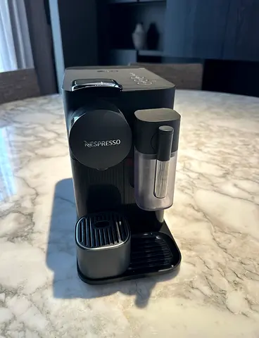 Nespresso Lattissima One Original Espresso with Milk Frother by De'Longhi, Black