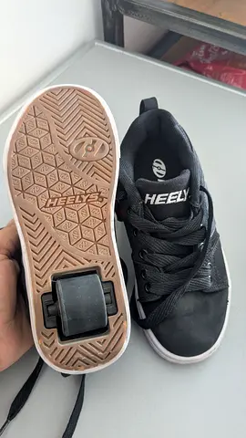 Kids HEELYS size 31 - amazing condition