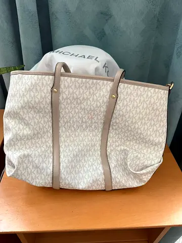 Michael Kors white signature tote bag - spacious everyday bag