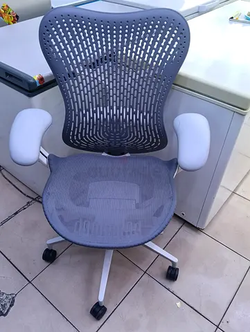 Herman Miller mirra 2 chair for selling.fully loaded