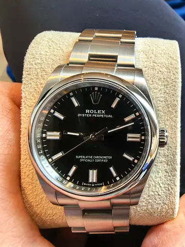 Rolex Oyster Perpetual 36 126000 Black Dial 2024 (ORIGINAL BOX + ORIGINAL PAPERS)