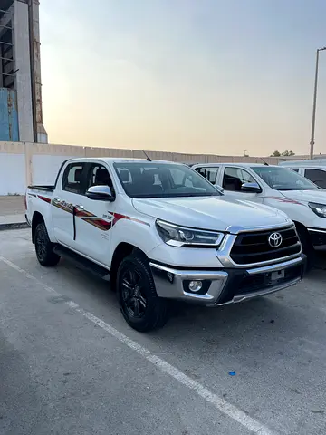 Toyota Hilux SR5 2025 GCC Specs