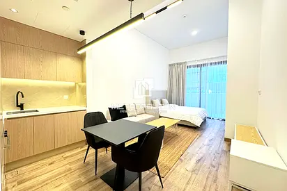 Furnished Studio |Large Patio |Vacant | 4 Cheques