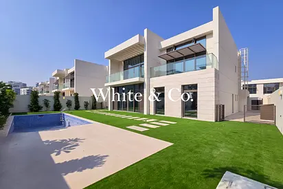 Large Plot | Private Pool | Single Row