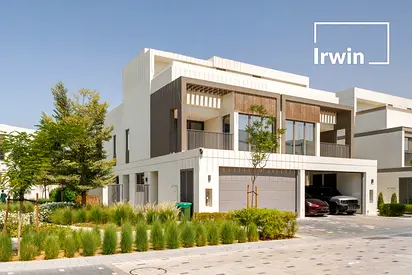 Pool & Park Backing | Aura Gardens | Close Kitchen