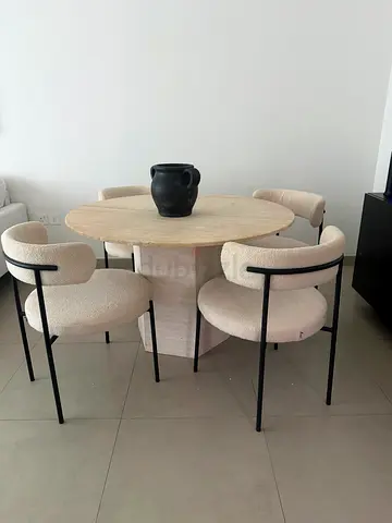 Round traventine dining table with 4 modern upholstered chairs