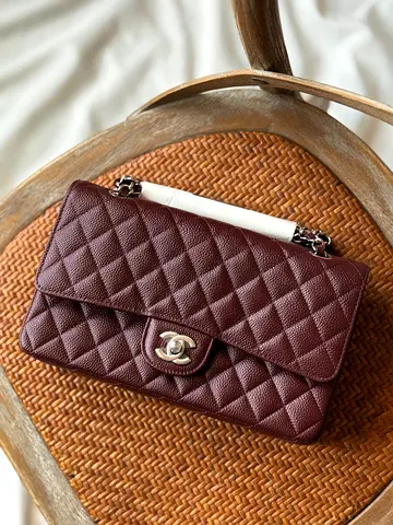 Burgundy Quilted Chain Shoulder Bag - Classic Flap Style