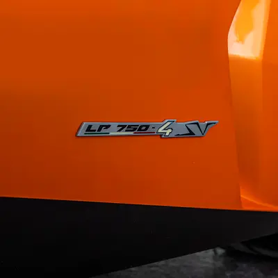 2017 Lamborghini AVENTADOR photo 4