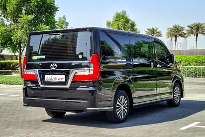 2025 Toyota GRANVIA — фото 6