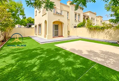 STEP'S TO LAKE | QUITE | VACANT | CORNER VILLA