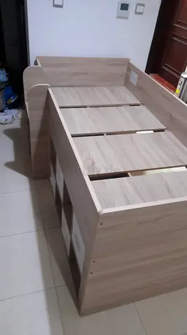 Single bunk bed with storage box