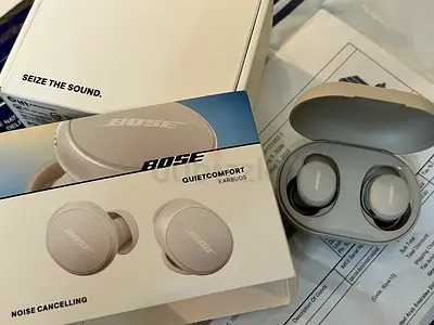 Bose QuietComfort Earbuds – Sandstone (with case and box)
