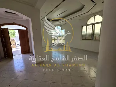 فيلا مستقلة للإيجار السنوي في الرفاعة 4 غرف تراس كبير
